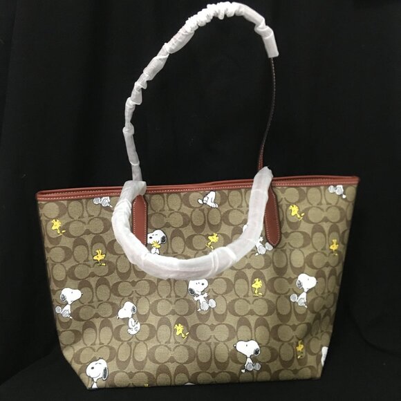 NWT COACH Peanuts Snoopy Tote bag! - Picture 3 of 12